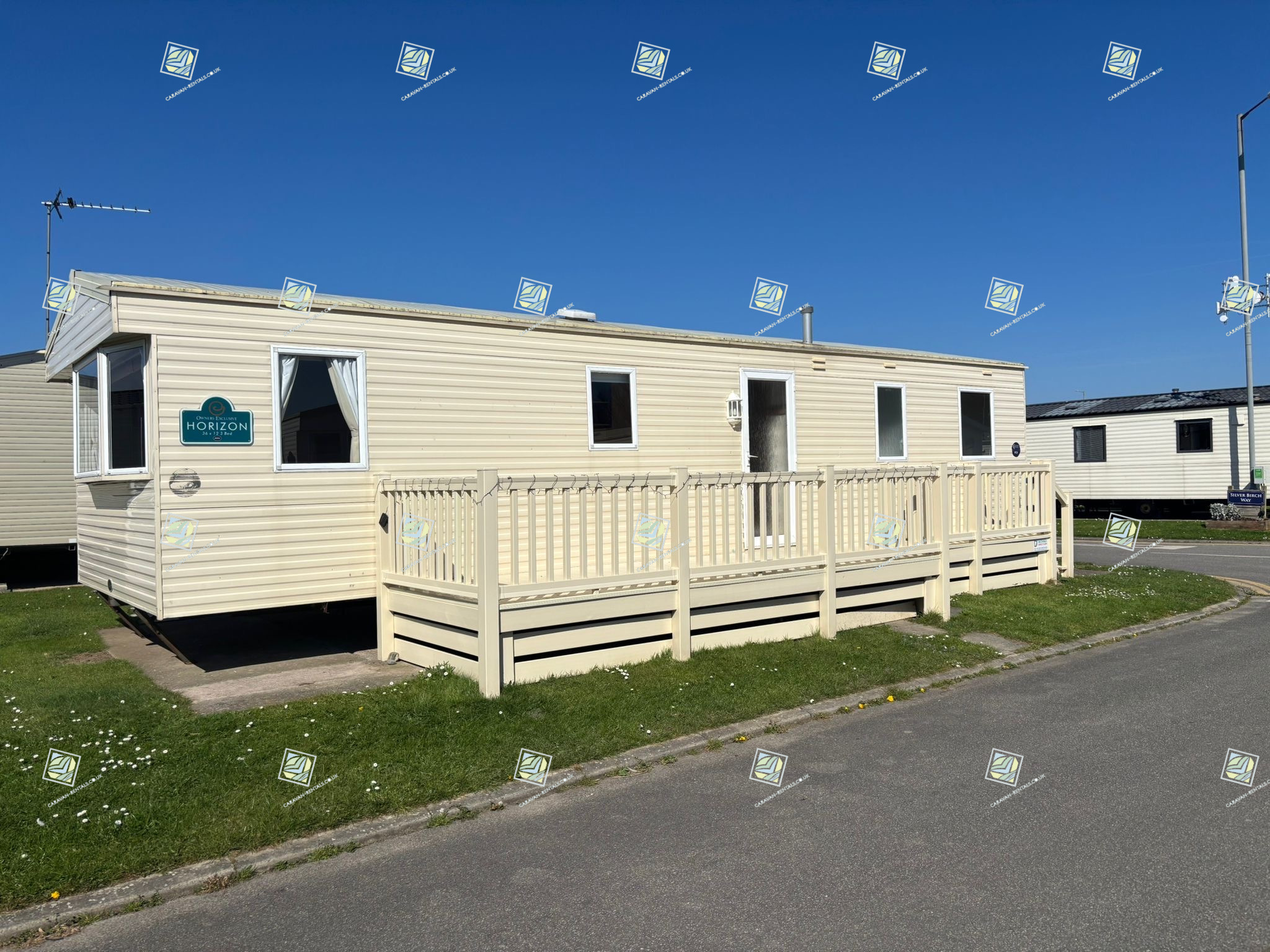 HG06, 3 Bedroom, 8 Berth Pet Friendly Caravan with Decking at Lyons Robin Hood, North Wales